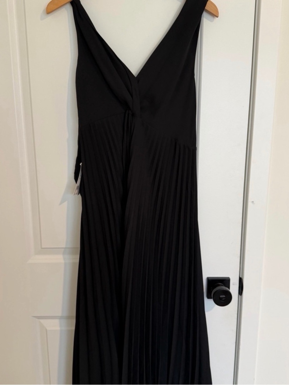 NWT Vince Black Pleated V-Neck Maxi Dress Size 8 - Picture 6 of 6